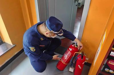 冬春火災(zāi)防控在行動(dòng) 南票消防救援大隊(duì)深入轄區(qū)易燃易爆場所開展消防專項(xiàng)檢查